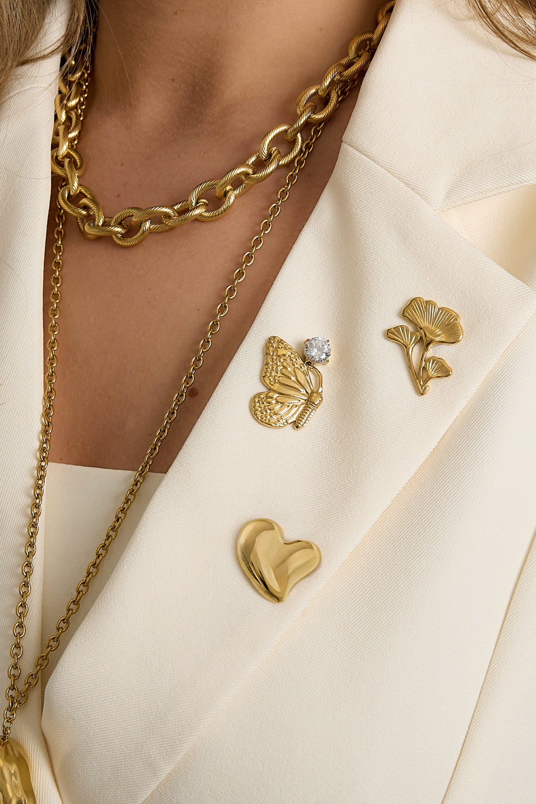 Elegant Gold-Toned Brooches for All Occasions