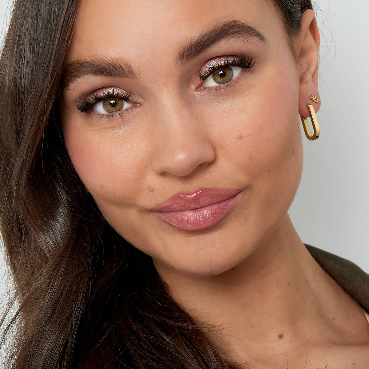 Pendientes Básicos Ovalados Medianos Color Dorado