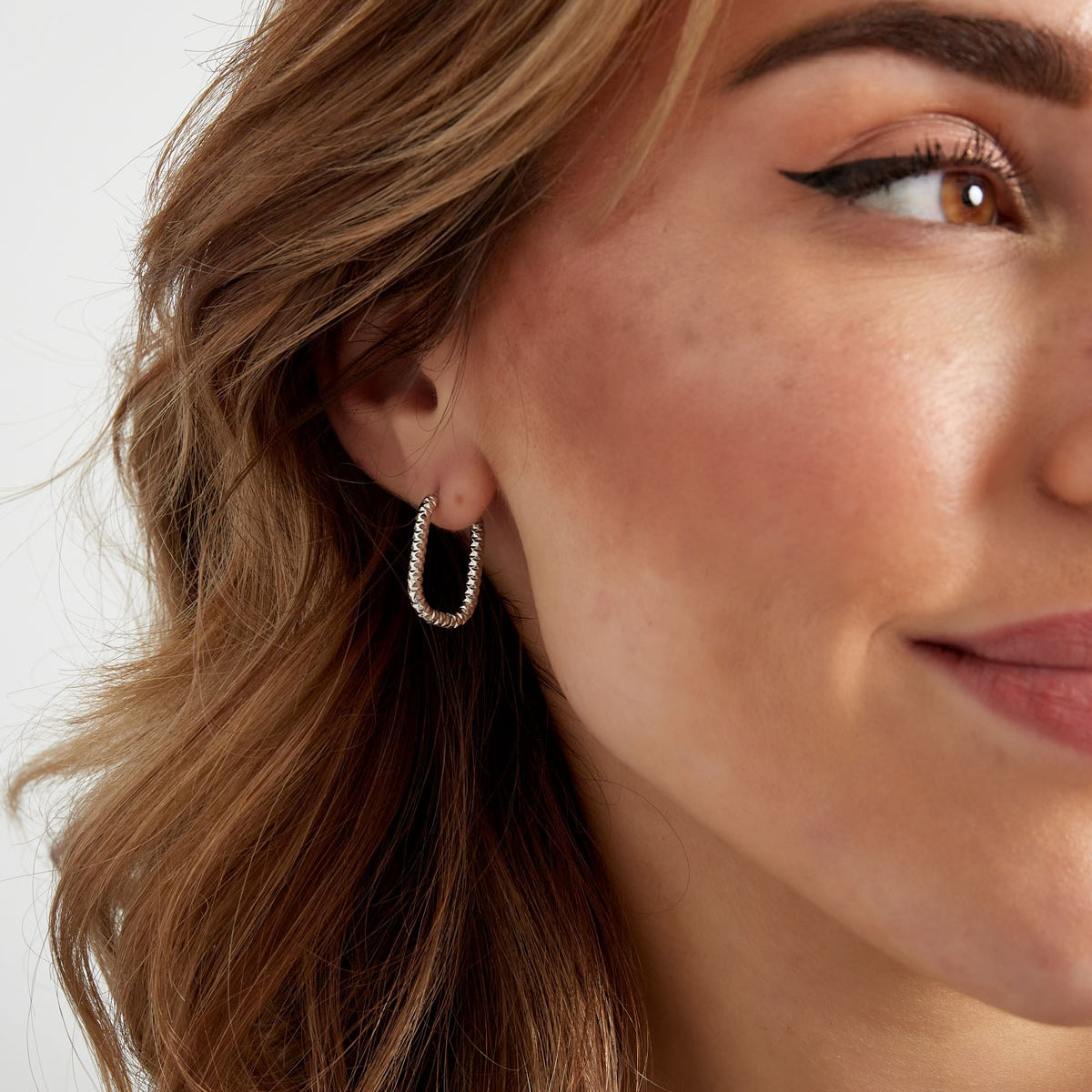 Pendientes Acanalados Alargados Color Dorado - Acero Inoxidable