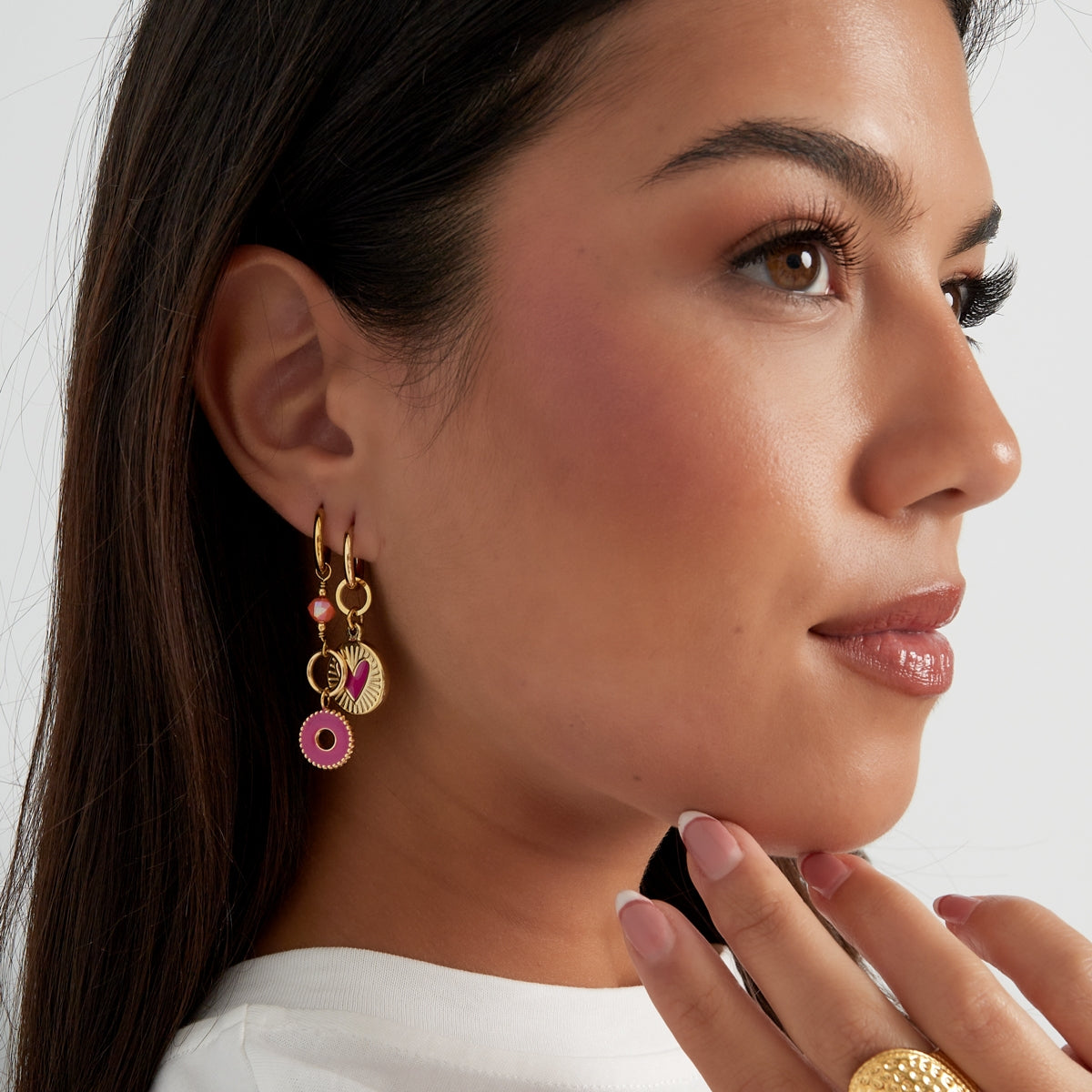 Pendientes fucsia con corazón brillante