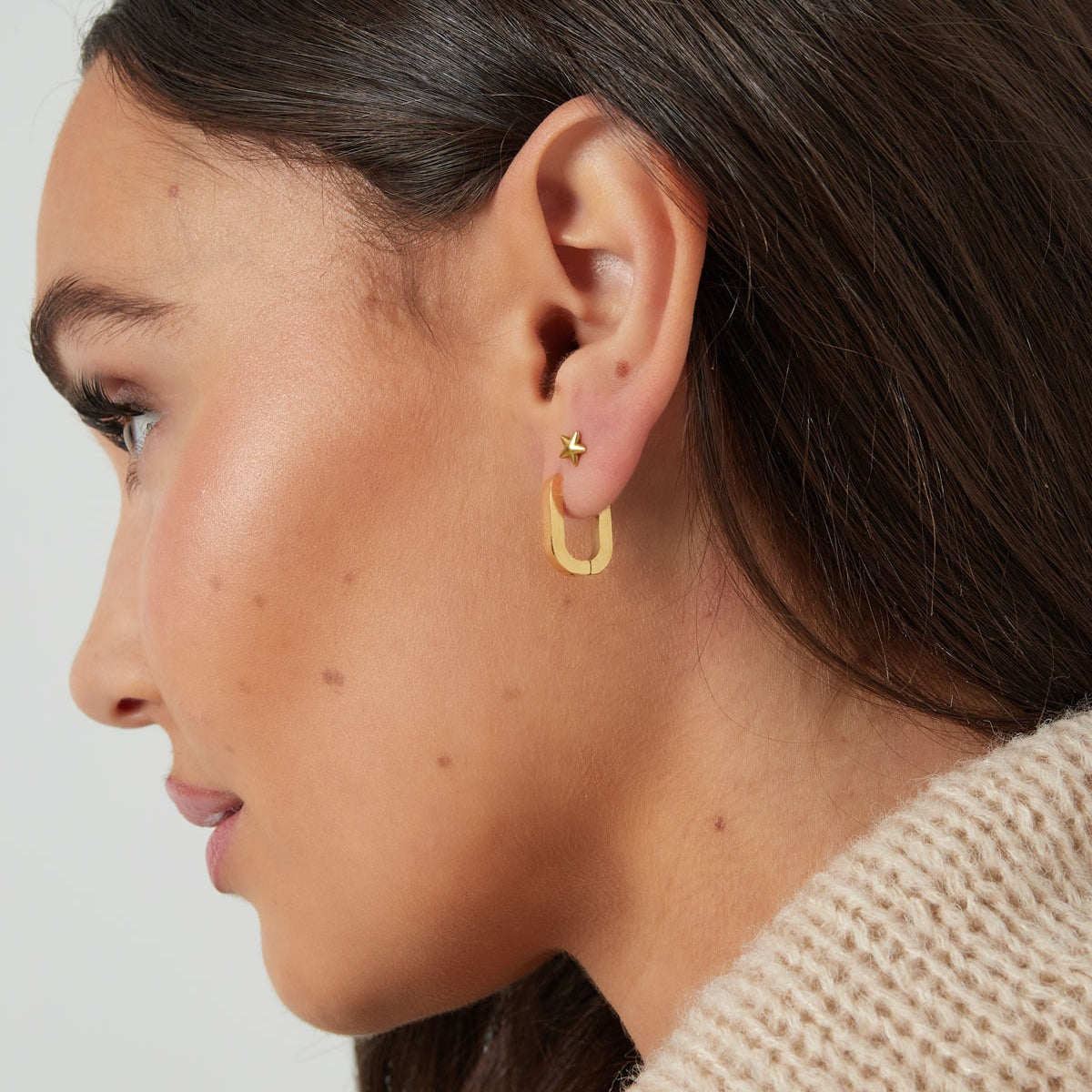 Pendientes Básicos Ovalados Pequeños Color Dorado