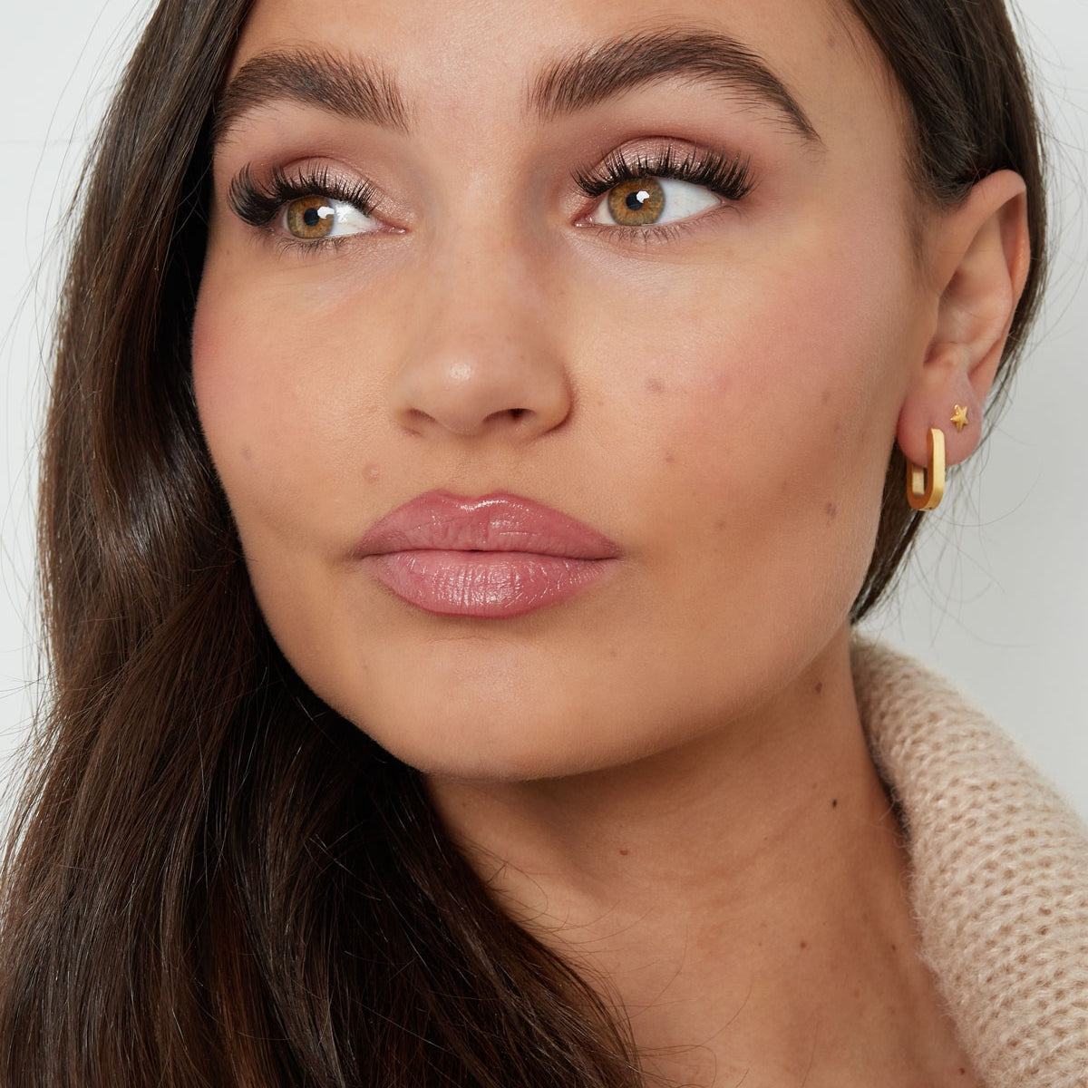 Pendientes Básicos Ovalados Pequeños Color Dorado