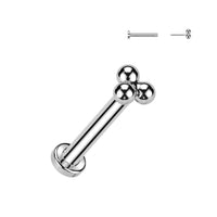 Zilverkleurige titanium labret met drie kleine bolletjes – geschikt voor oorpiercings.