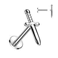 Zilverkleurige titanium labret in zwaardvorm – geschikt voor tragus of helix.