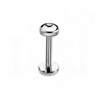 Deze Labret is gemaakt van Titanium en heeft een platte disc met kristal. Ideaal voor Helix, Tragus of Conch Piercing
