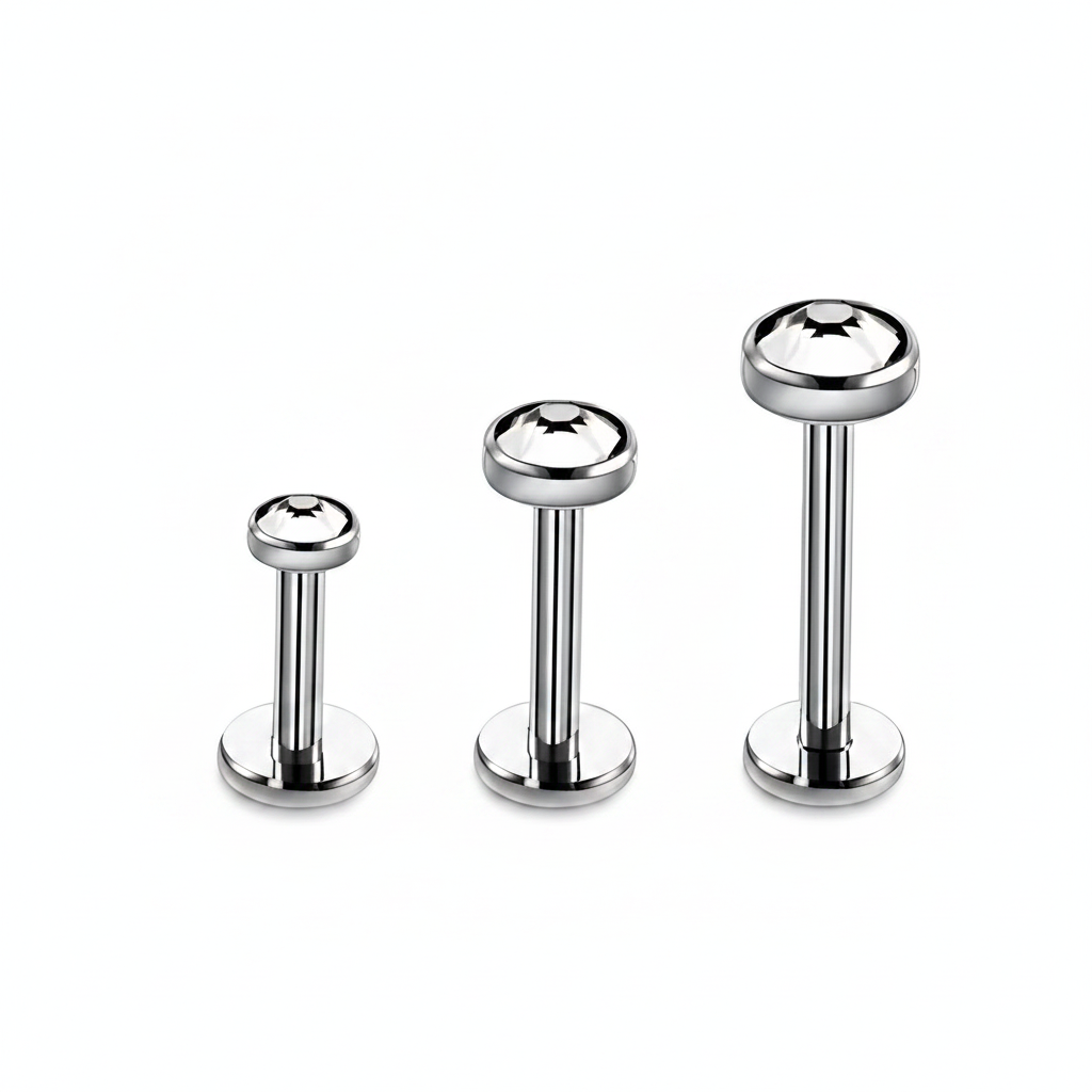 Deze Labret is gemaakt van Titanium en heeft een platte disc met kristal. Ideaal voor Helix, Tragus of Conch Piercing is verkrijgbaar in verschillende maten.