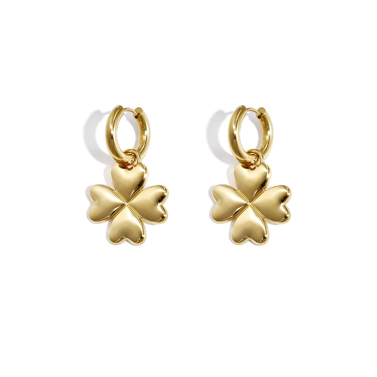 ¡Aretes dorados con diseño redondo! No disponible