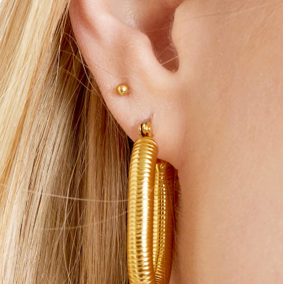 Pendientes de puntos pequeños