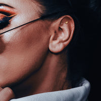 Sfeerfoto Ear party Bioflex labret met 14kt gouden maan
