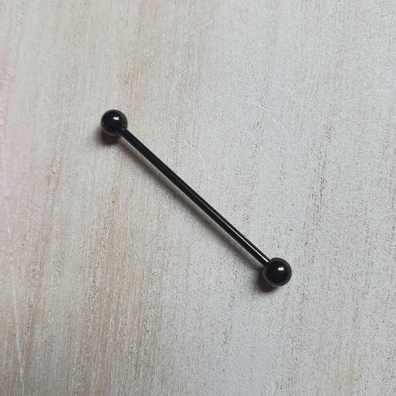 Piercing Industrial Negro