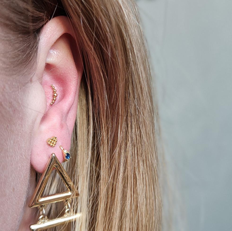 Labret Titanio Bolas Lazo Dorado