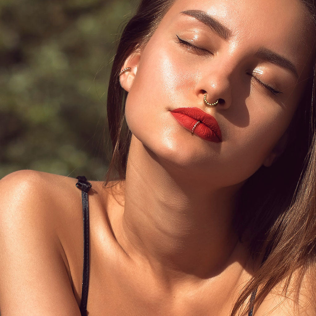 Piercing de aro de clic grueso de acero quirúrgico, color negro