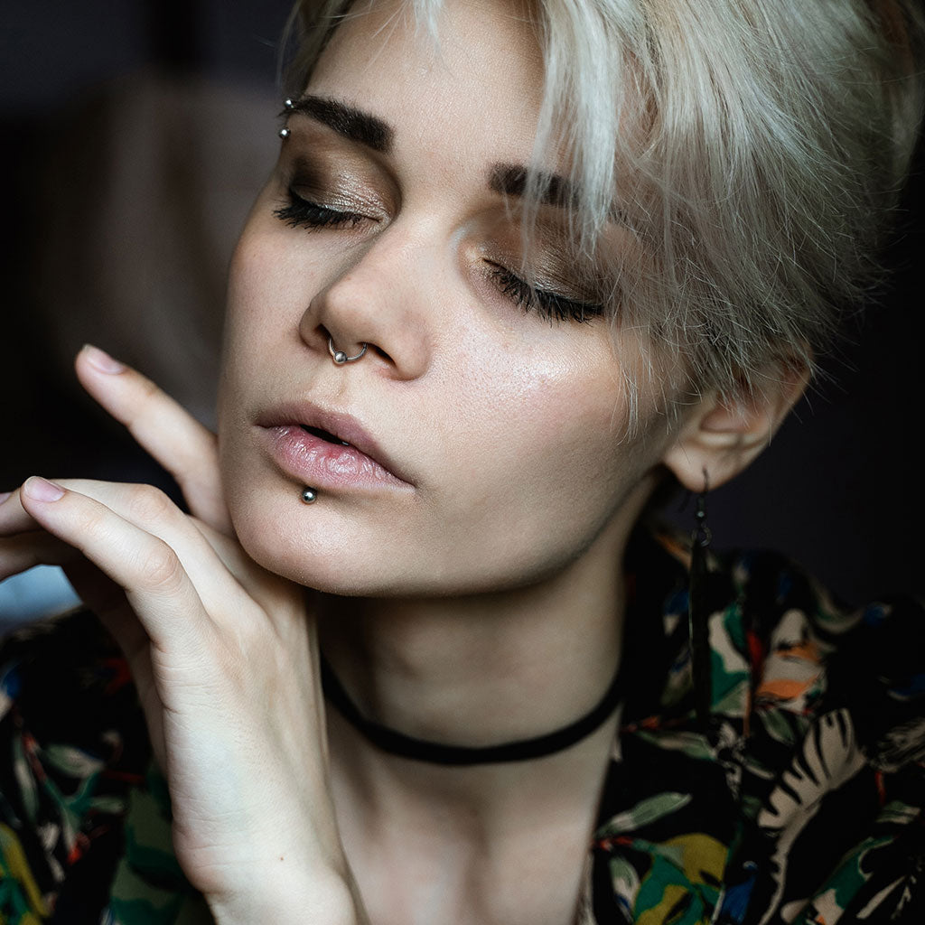 Anillo de clic negro con PVD de bola básica - Acero quirúrgico