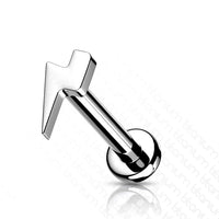 Zilverkleurige labret met bliksem symbool van titanium perfect voor een curated ear – krachtige look
