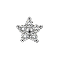Zilverkleurige barbell piercing van roestvrij staal met brass afwerking en bloemdesign met zirconia. Geschikt voor oorpiercings met subtiele sparkle en elegante look.